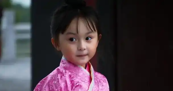 刘楚恬:从国民俏闺女到幸福小红人她是演艺圈的"神童",被誉为国民俏