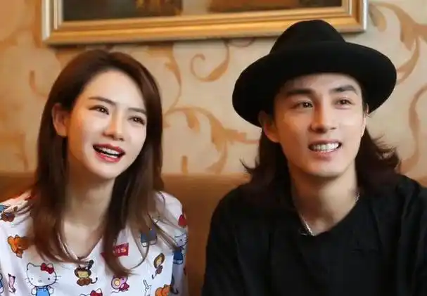 10年后再看戚薇,嫁给"家庭主夫"李承铉,是她"最正确"