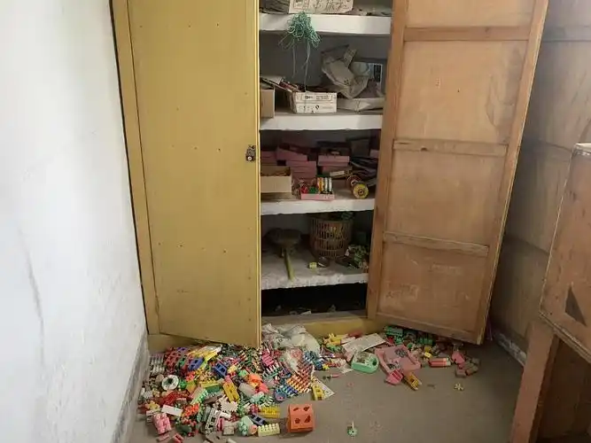 重庆探秘一个废弃的九十年代幼儿园