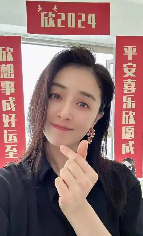 李金铭自导自演小三闹剧欧阳娜娜被逼相亲虞书欣许凯互撕成龙健康出