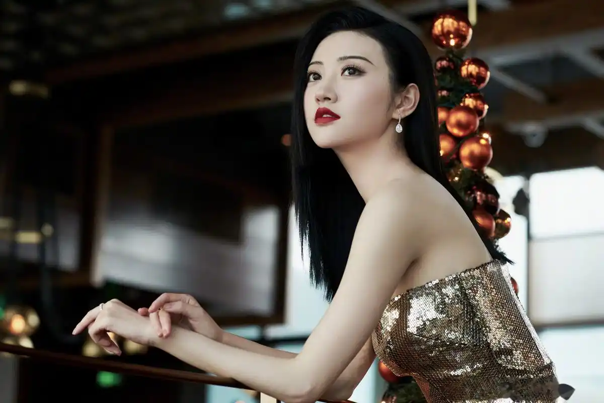 景甜今日亮相2019cosmo时尚盛典.