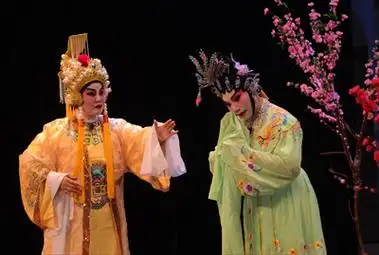 谢雪儿,谢凤娇表演折子戏《御苑寻梅惜美人》