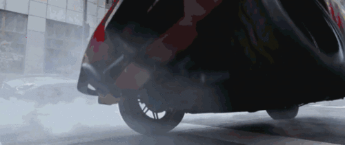 昆明盘山公路上演飙车惊魂!市民惊呆:就像一阵风……真相是