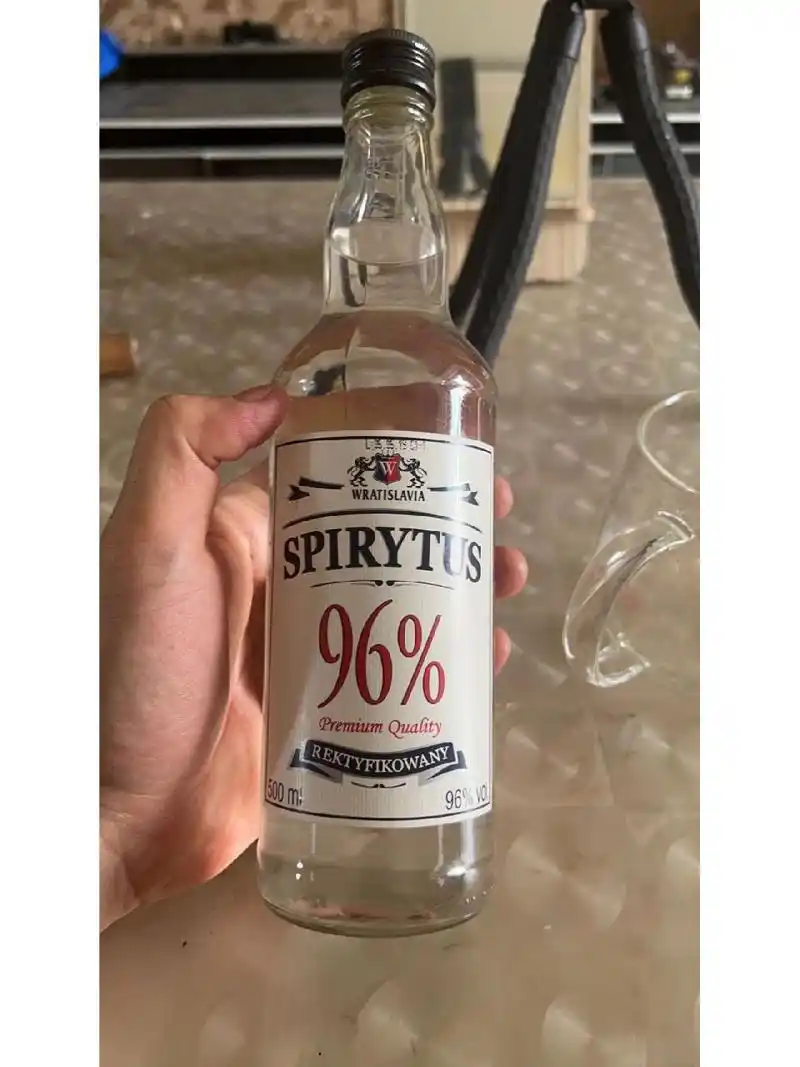 话说俄罗斯人真的会喝这种酒么? 96度生命之水伏特加.