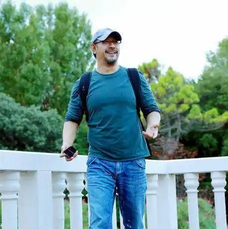 堪比陈道明一样有男人味的他,街拍显邋遢,57岁不修边幅_姜文_明星_小