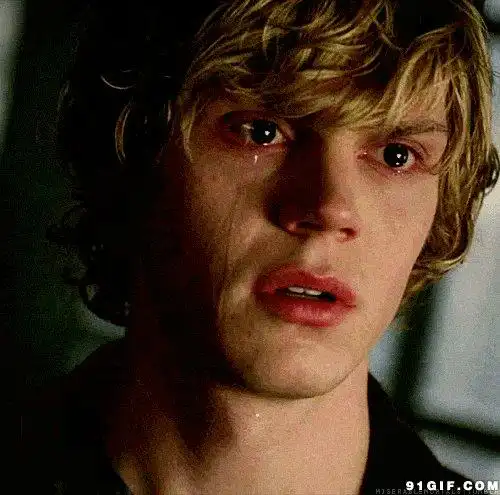 动漫男生强笑着哭头像_第1页