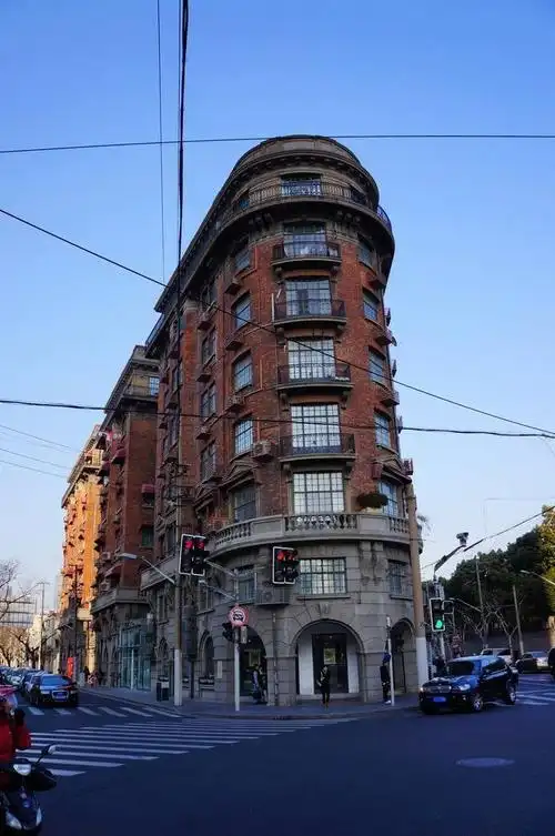 【上海武康路 梧桐浓荫里的浪漫老洋房】——秋日的午后,避开都市的