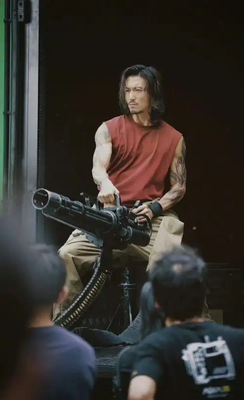 谢霆锋怒火漫延饭拍图