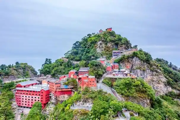 大地之旅湖北武当山道法玄妙金顶缥缈云海缭绕如梦如幻