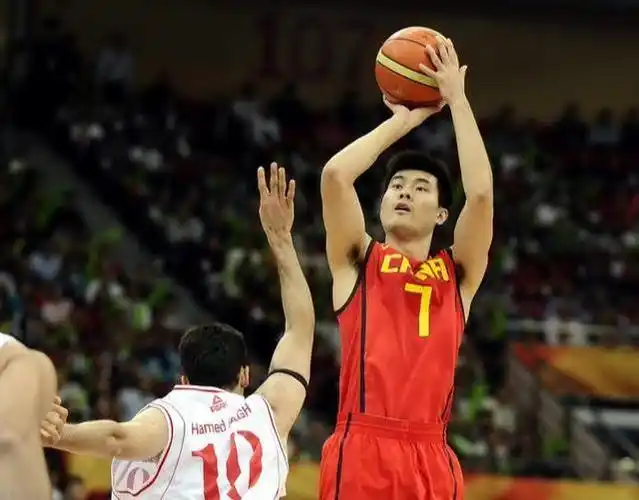 6秒!三分绝杀斯洛文尼亚,23岁的王仕鹏成就中国男篮经典时刻