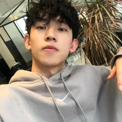 初中生上课贼害羞的3动作自认为很丢人其实校草偷偷看在眼里