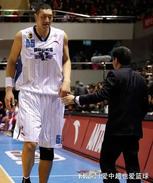 唏嘘2米27女姚明弹跳只有10公分能否达到郑海霞高度