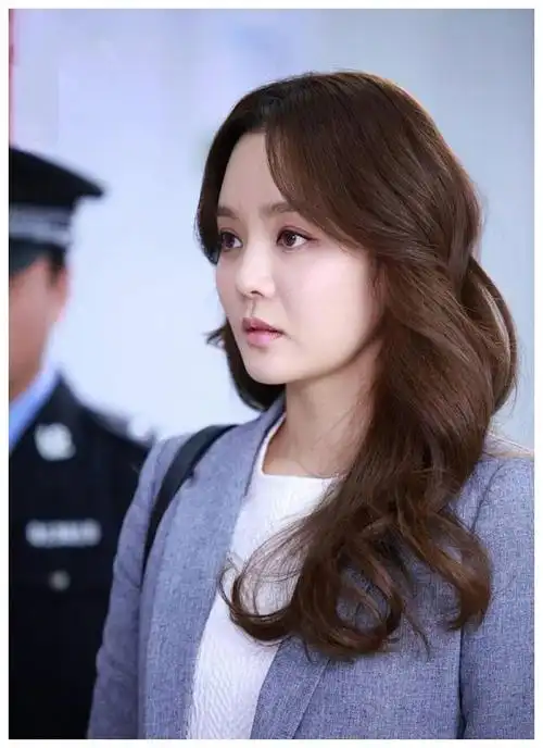 韩国女星蔡琳近照,一颦一笑风姿依旧,她为何要与高梓淇离婚?