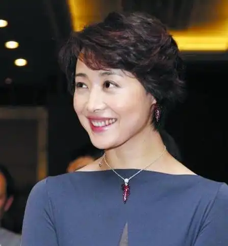 一部戏换一个女人?名导张黎结过5次婚,绯闻满天飞,个个是美人