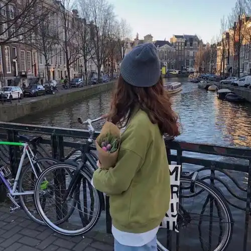 不露脸女生头像:我有一颗早起的心,可被子和床都不同意!