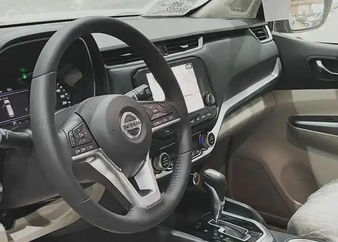 内饰方面,新款日产途达同样采用了全新的设计和布局,使得车厢更具现代