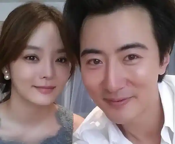 2013年拍《李家大院》时,蔡琳和演《新还珠》火起来的高梓淇因戏结缘.