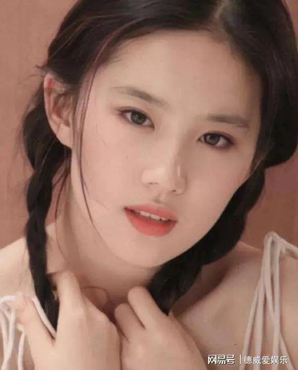 盘点12位女明星,田静很清纯,迪丽热巴底子好,娜娜很惊讶