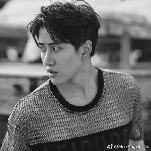 组图:aomike蜜月写真完整公开 穿泳装又搂又抱甜过真夫妻