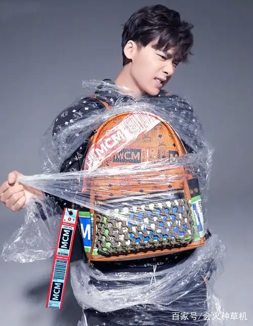 李易峰最新杂志照曝光?大尺度捆绑造型跌破众人眼镜!