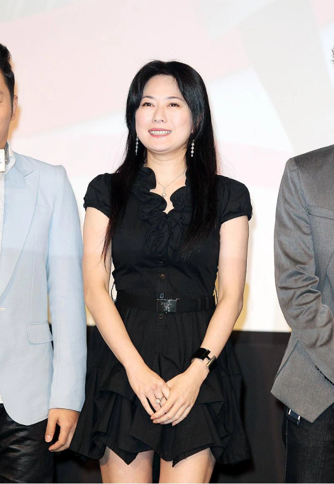 原创她曾是金城武的前女友虽然很少出镜但颜值与身材不输一线女星