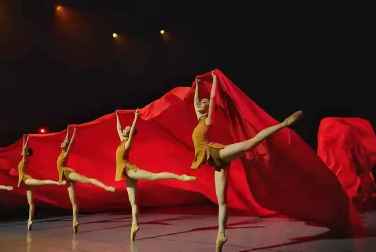 12部红色题材作品舞动党史画卷