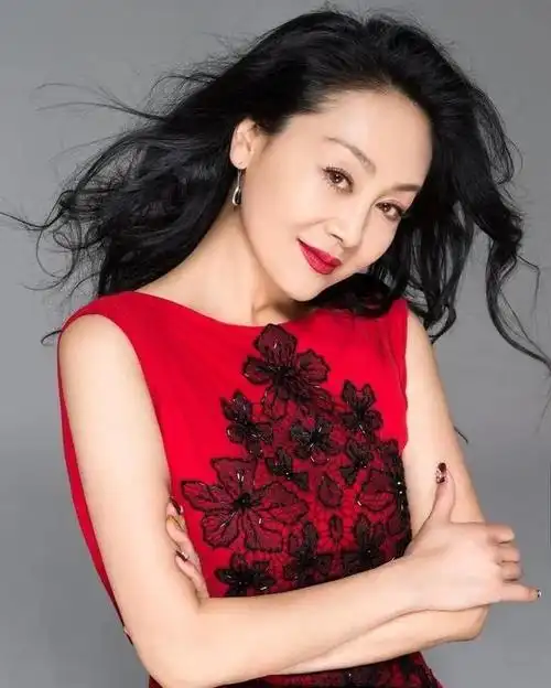 04王姬与高丽雯张楚楚如今也是孤身一人,希望她能早些找到属于自己的