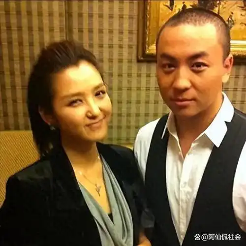 回顾:释小龙何洁分手13年后,一个身家过亿,一个"捉襟见肘"