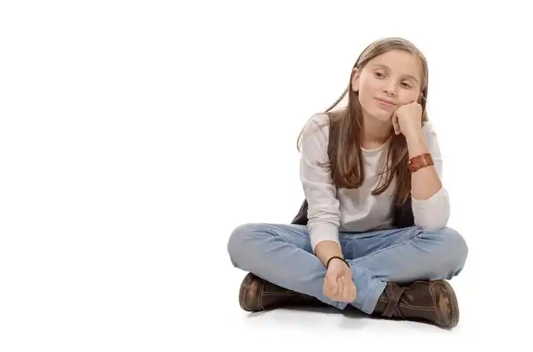 青少年,盘腿坐,地面,白色背景,隔绝