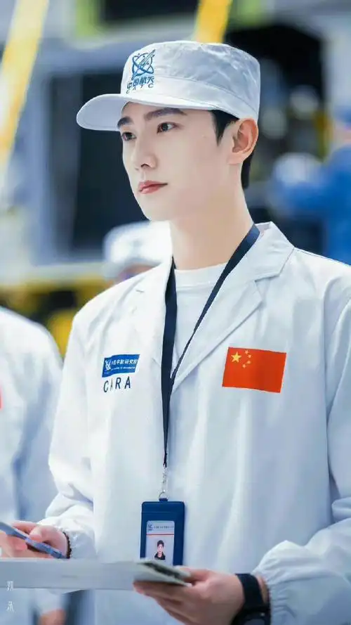 杨洋我的人间烟火正装制服路透