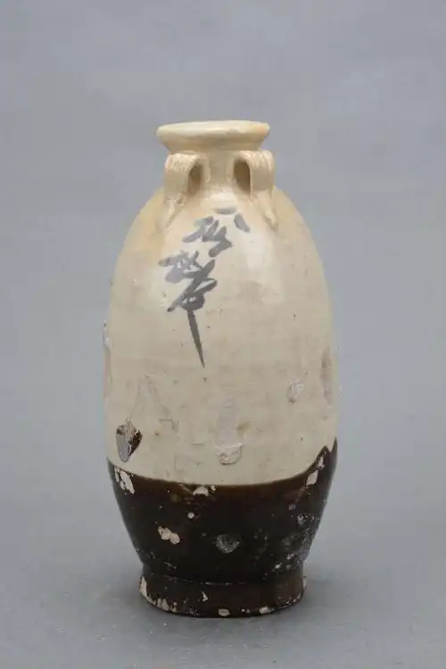 元代酒瓶子,磁州窑四系瓶,上写八仙馆,仁和馆,邯郸市博物馆藏.