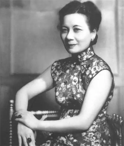 2003年,宋美龄在梦中去世,第二天遗体被裹在羊毛毯中送出公寓|宋霭龄