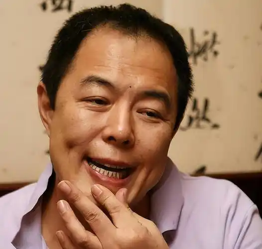 考古越多,发现张铁林小时候就有800层滤镜.