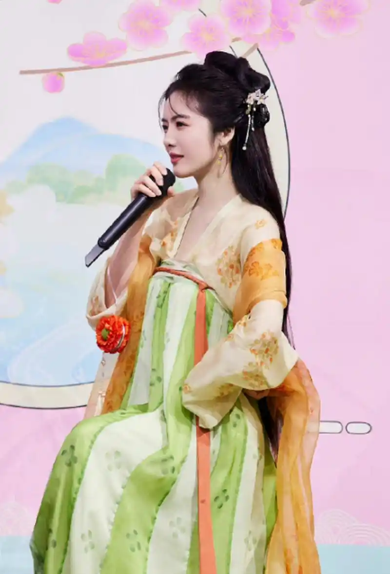 蔡文静cos水仙花神# 我不允许还有人没有看到蔡文静的这个造型,这种