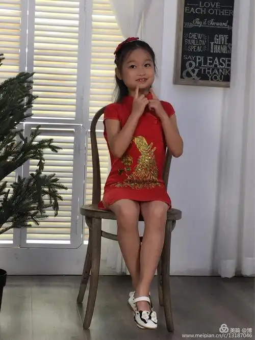 八岁照片提前照,每张照片都天真可爱,舍不得删除,都保留了下来