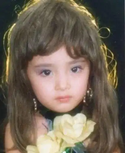 刘恺威小糯米合唱怎么回事?5岁的杨幂唱歌的样子更萌更赞(2)