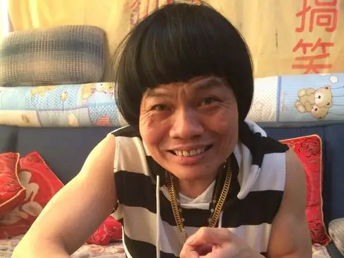 "香港最丑男人"26岁儿近照曝光!混血五官v字脸…网全惊呆