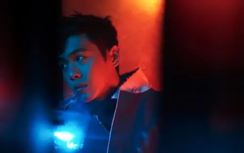 张若昀高冷深情演绎时尚写真图片桌面壁纸