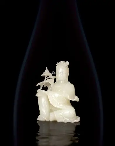 清乾隆61白玉雕自在观音坐像