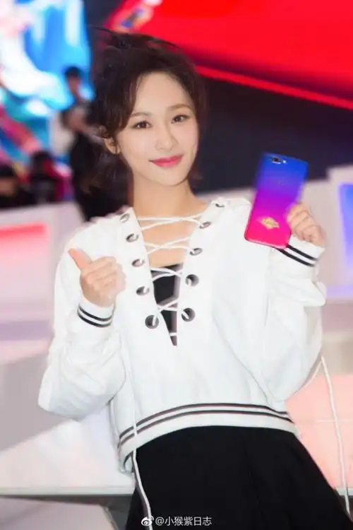杨紫 参加oppo r11王者荣耀周年庆活动