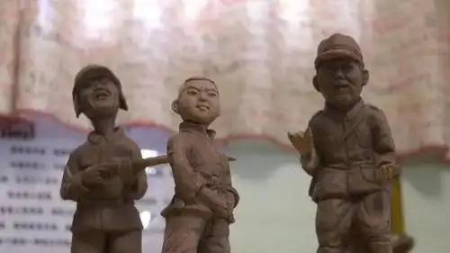 用泥塑"讲述"抗战故事