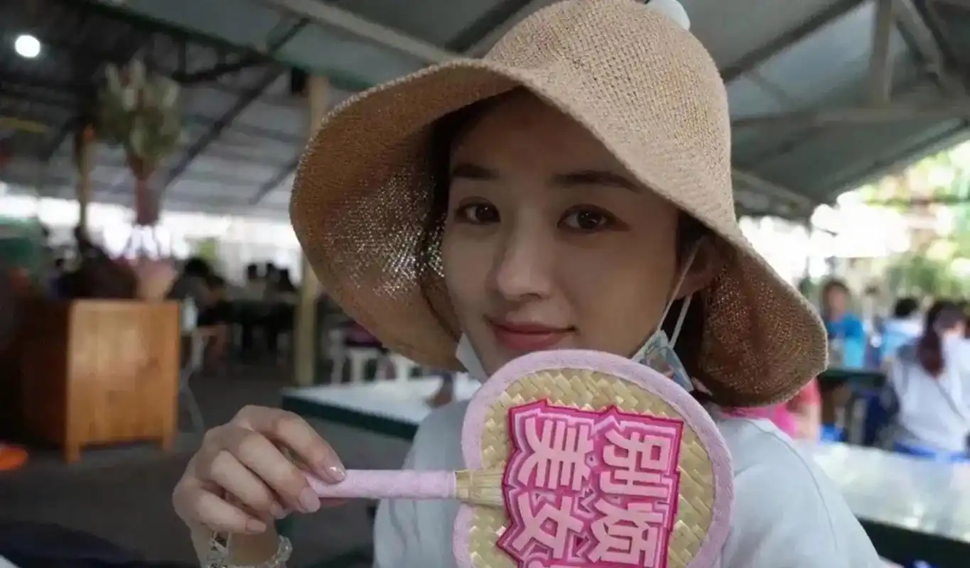 36岁的赵丽颖素颜照看起来很自信和可爱😊#赵丽颖#