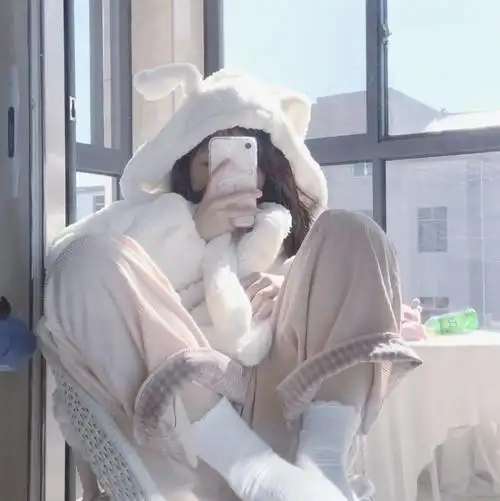 4月30日 21:39   关注  头像 真人 小姐姐 软萌 手机挡脸 评论 什藏