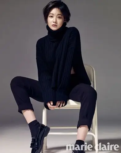 (责编:全英实) 全星网>在公开的写真中,吴涟序一头凌乱的短发,淡雅的