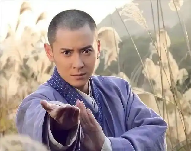 演员韩栋被称为"横店一哥",各大古装剧中经常出现他的身影,《锦衣之下