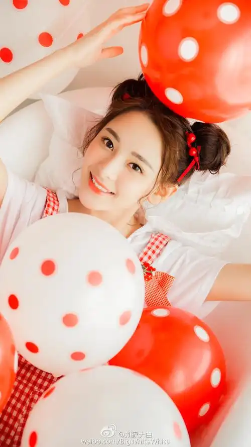 美美的清纯美女生活照,嘟嘴调皮卖萌