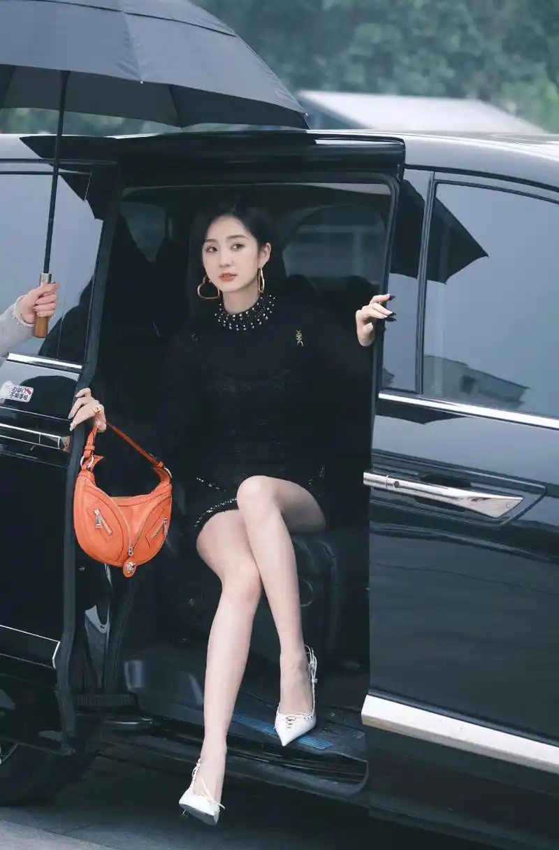 许晓诺  脱高跟鞋  美jio丫