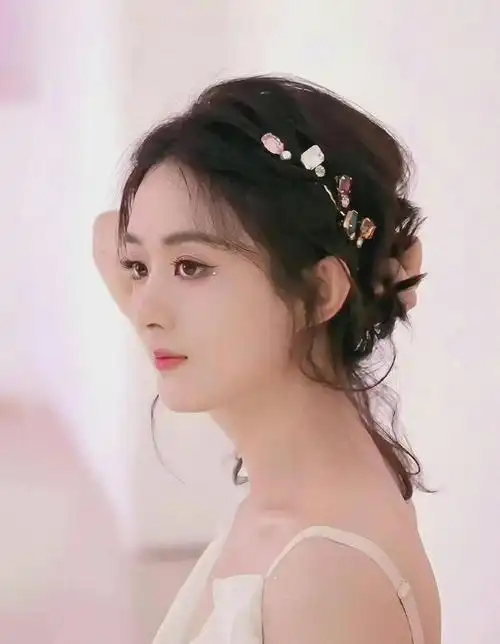 赵丽颖演绎高定礼服惊艳登场燃爆网络你绝对不能错过