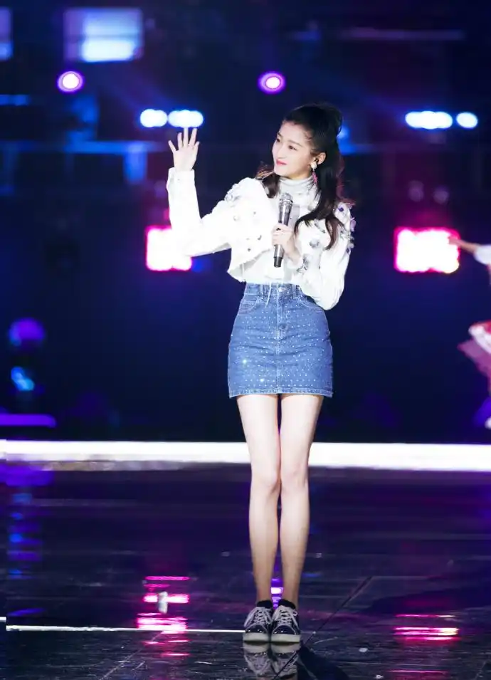 关晓彤 助阵2018湖南卫视跨年演唱会