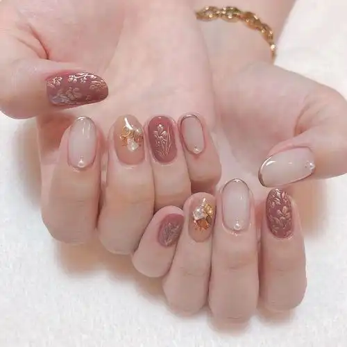 2020年超美25款新年美甲提案!有节日感却不俗气!_款式